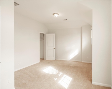 208 Cambria Green Lane - Photo Thumbnail 4