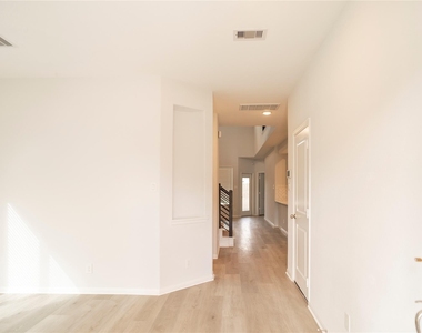 208 Cambria Green Lane - Photo Thumbnail 24