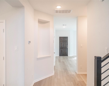 208 Cambria Green Lane - Photo Thumbnail 15