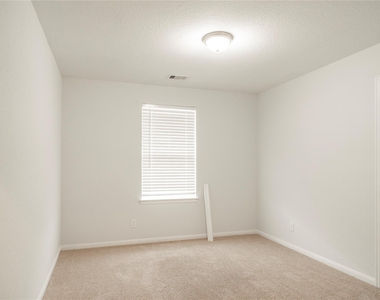 208 Cambria Green Lane - Photo Thumbnail 3