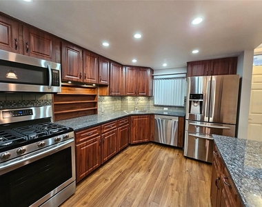6020 Shore Boulevard S - Photo Thumbnail 5