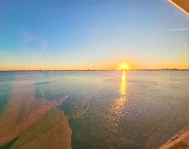 6020 Shore Boulevard S - Photo Thumbnail 14