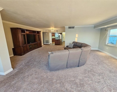 6020 Shore Boulevard S - Photo Thumbnail 10