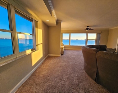 6020 Shore Boulevard S - Photo Thumbnail 8