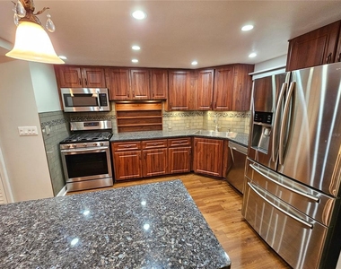 6020 Shore Boulevard S - Photo Thumbnail 2