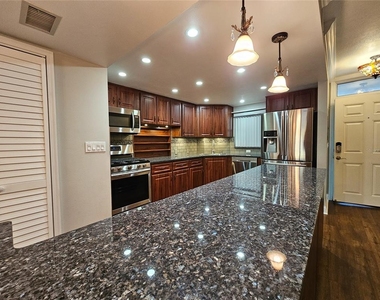 6020 Shore Boulevard S - Photo Thumbnail 3