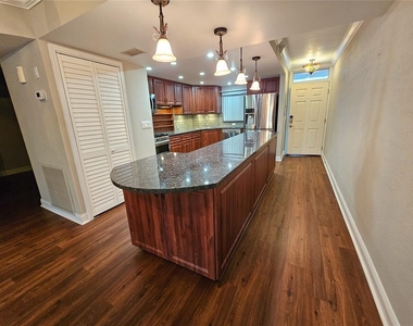 6020 Shore Boulevard S - Photo Thumbnail 6