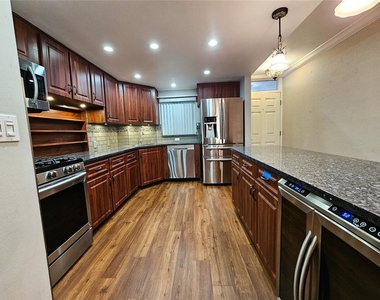 6020 Shore Boulevard S - Photo Thumbnail 4
