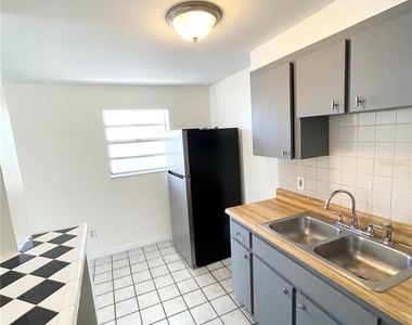 2916 North 16th Street - Photo Thumbnail 7