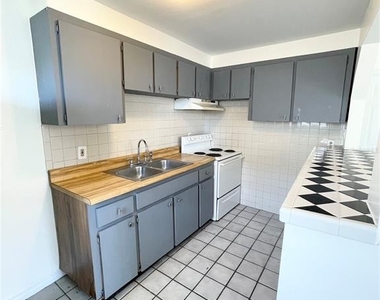 2916 North 16th Street - Photo Thumbnail 6