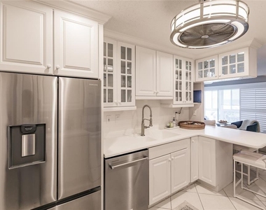 6018 W Peppertree Way - Photo Thumbnail 7