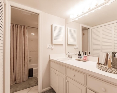 6018 W Peppertree Way - Photo Thumbnail 23