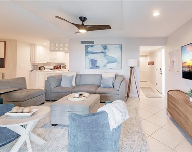 6018 W Peppertree Way - Photo Thumbnail 3