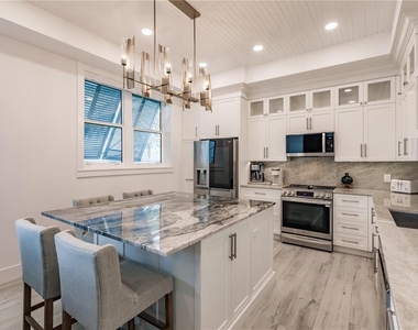 6042 W Peppertree Way - Photo Thumbnail 11