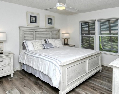 6044 W Peppertree Way - Photo Thumbnail 11