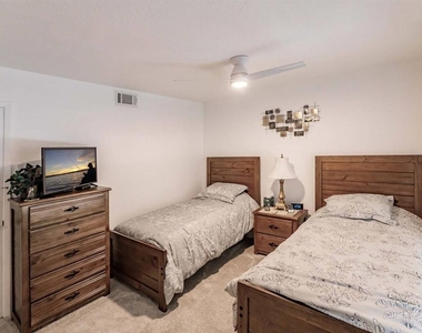 6047 E Peppertree Way - Photo Thumbnail 4