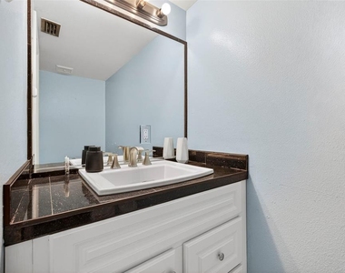 1750 Harbor Place S - Photo Thumbnail 15