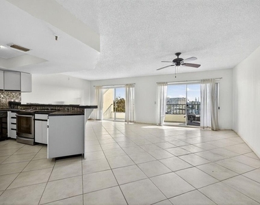 1750 Harbor Place S - Photo Thumbnail 7