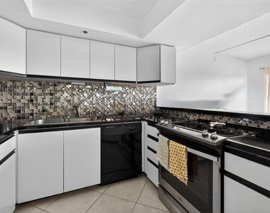 1750 Harbor Place S - Photo Thumbnail 10