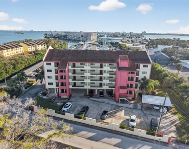 1750 Harbor Place S - Photo Thumbnail 17