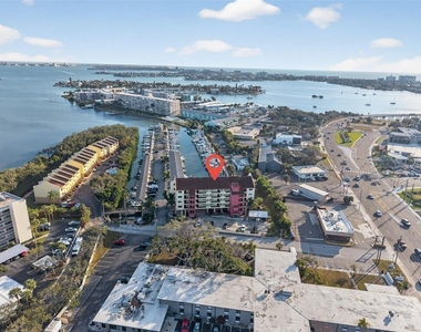 1750 Harbor Place S - Photo Thumbnail 18