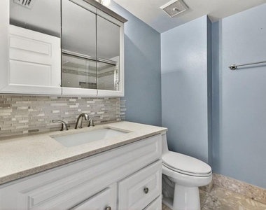 1750 Harbor Place S - Photo Thumbnail 4