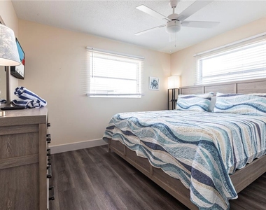 6020 Midnight Pass Road - Photo Thumbnail 8