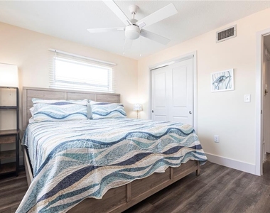 6020 Midnight Pass Road - Photo Thumbnail 9
