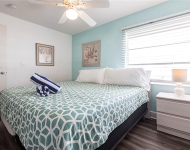6020 Midnight Pass Road - Photo Thumbnail 12