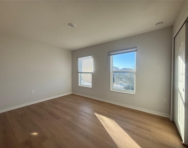 423 Kestrel Drive - Photo Thumbnail 11