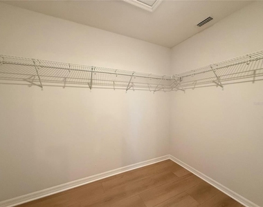 423 Kestrel Drive - Photo Thumbnail 10