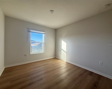423 Kestrel Drive - Photo Thumbnail 14