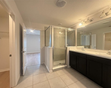 423 Kestrel Drive - Photo Thumbnail 9