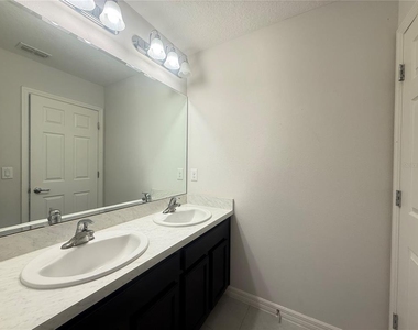 423 Kestrel Drive - Photo Thumbnail 17