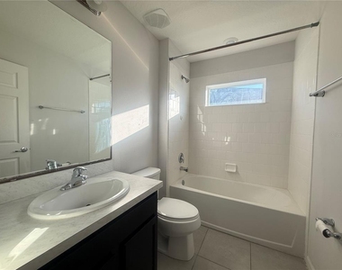 423 Kestrel Drive - Photo Thumbnail 13
