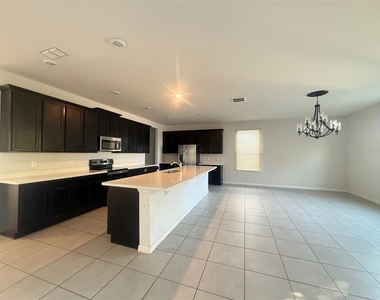 423 Kestrel Drive - Photo Thumbnail 2