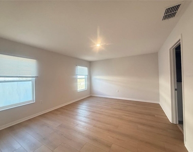 423 Kestrel Drive - Photo Thumbnail 8
