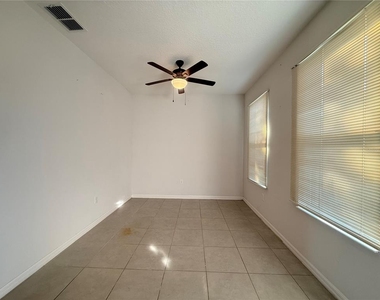 423 Kestrel Drive - Photo Thumbnail 6