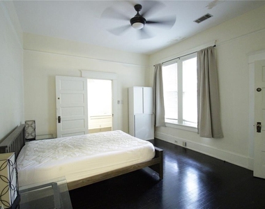 834 E University Avenue - Photo Thumbnail 13