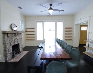 834 E University Avenue - Photo Thumbnail 4