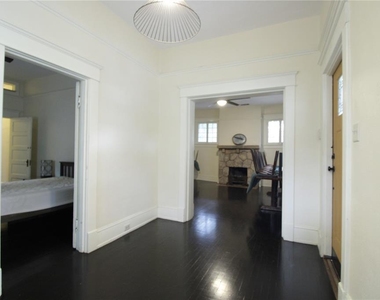 834 E University Avenue - Photo Thumbnail 3