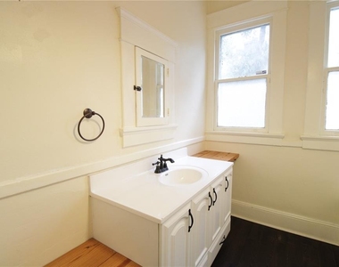 834 E University Avenue - Photo Thumbnail 12