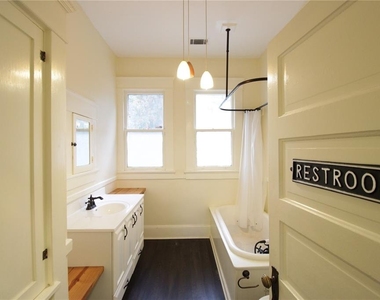 834 E University Avenue - Photo Thumbnail 11