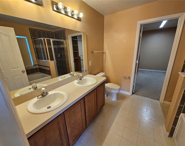 1881 Strathmore Circle - Photo Thumbnail 8