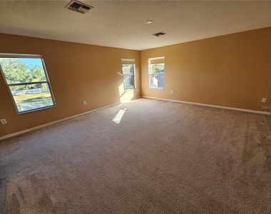 1881 Strathmore Circle - Photo Thumbnail 11