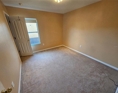 1881 Strathmore Circle - Photo Thumbnail 12
