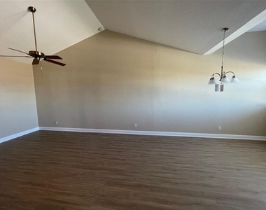 10365 Pendleton Avenue - Photo Thumbnail 4