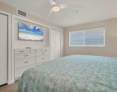 6006 Midnight Pass Road - Photo Thumbnail 16