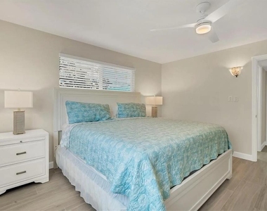 6006 Midnight Pass Road - Photo Thumbnail 14