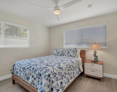 6006 Midnight Pass Road - Photo Thumbnail 18